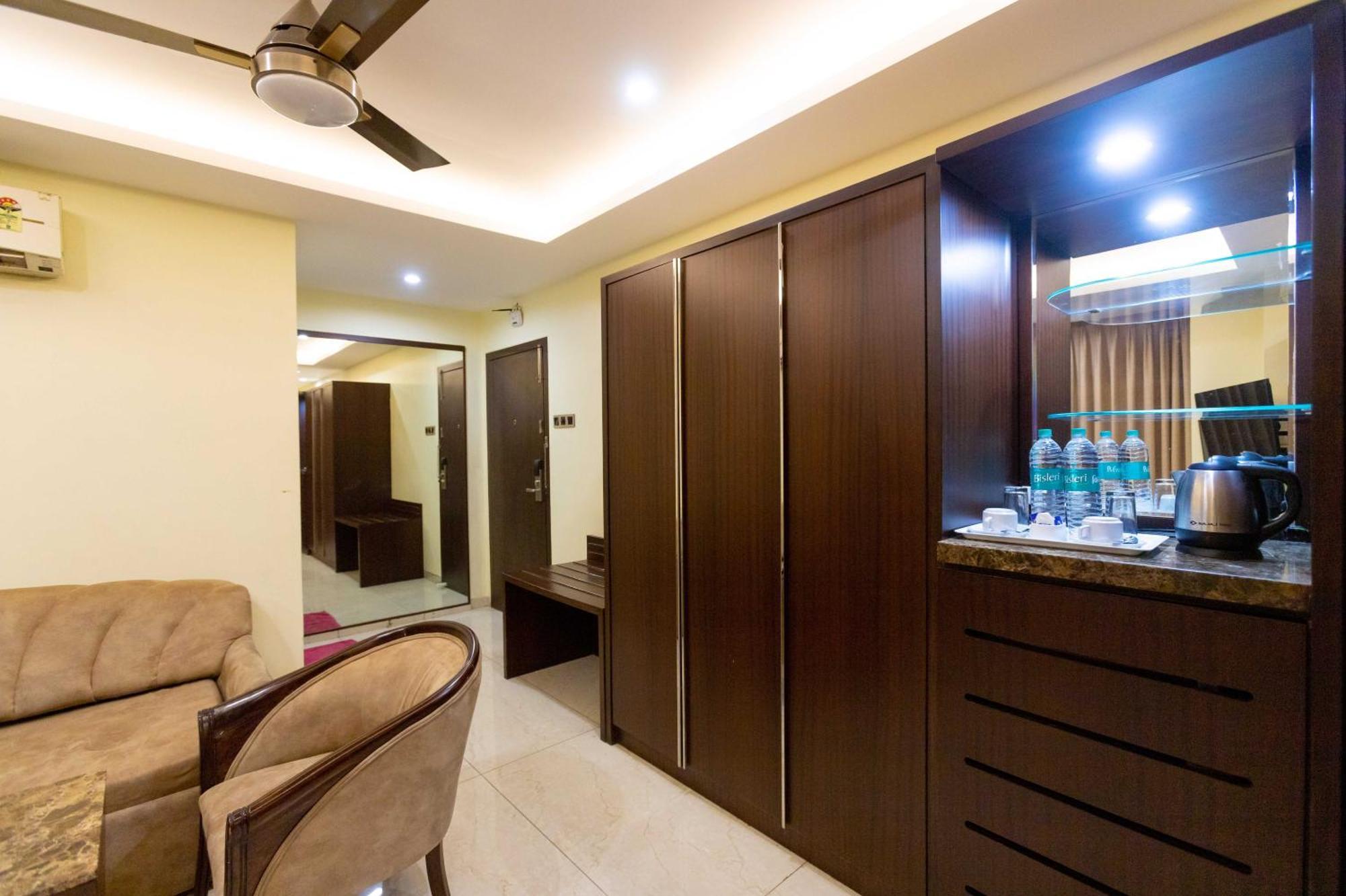 מומביי Hotel Godwin - Colaba מראה חיצוני תמונה