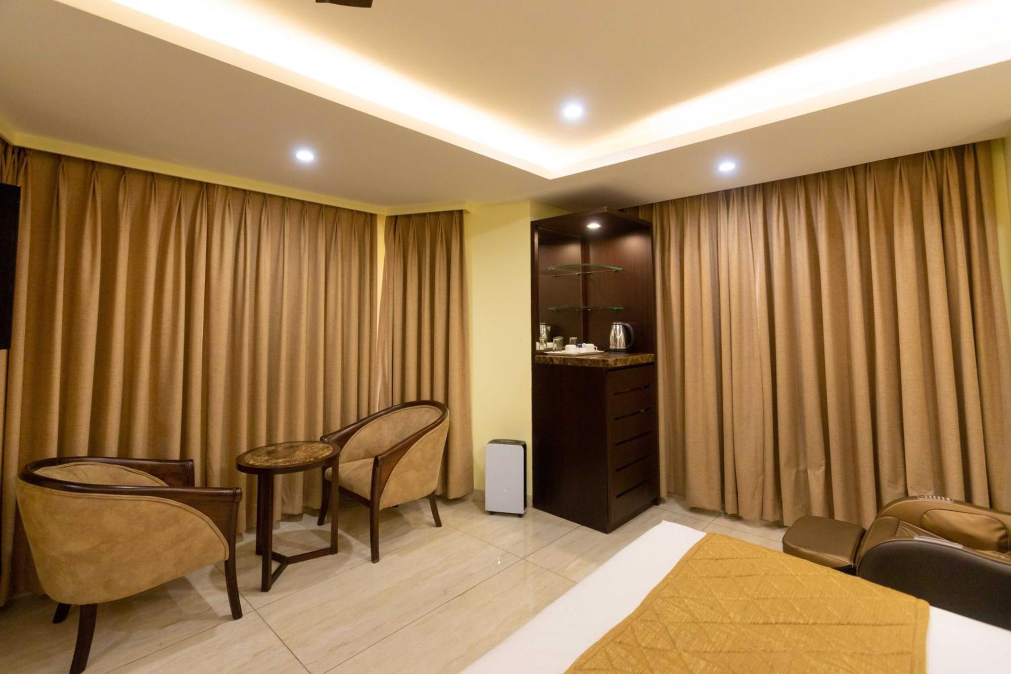 מומביי Hotel Godwin - Colaba מראה חיצוני תמונה